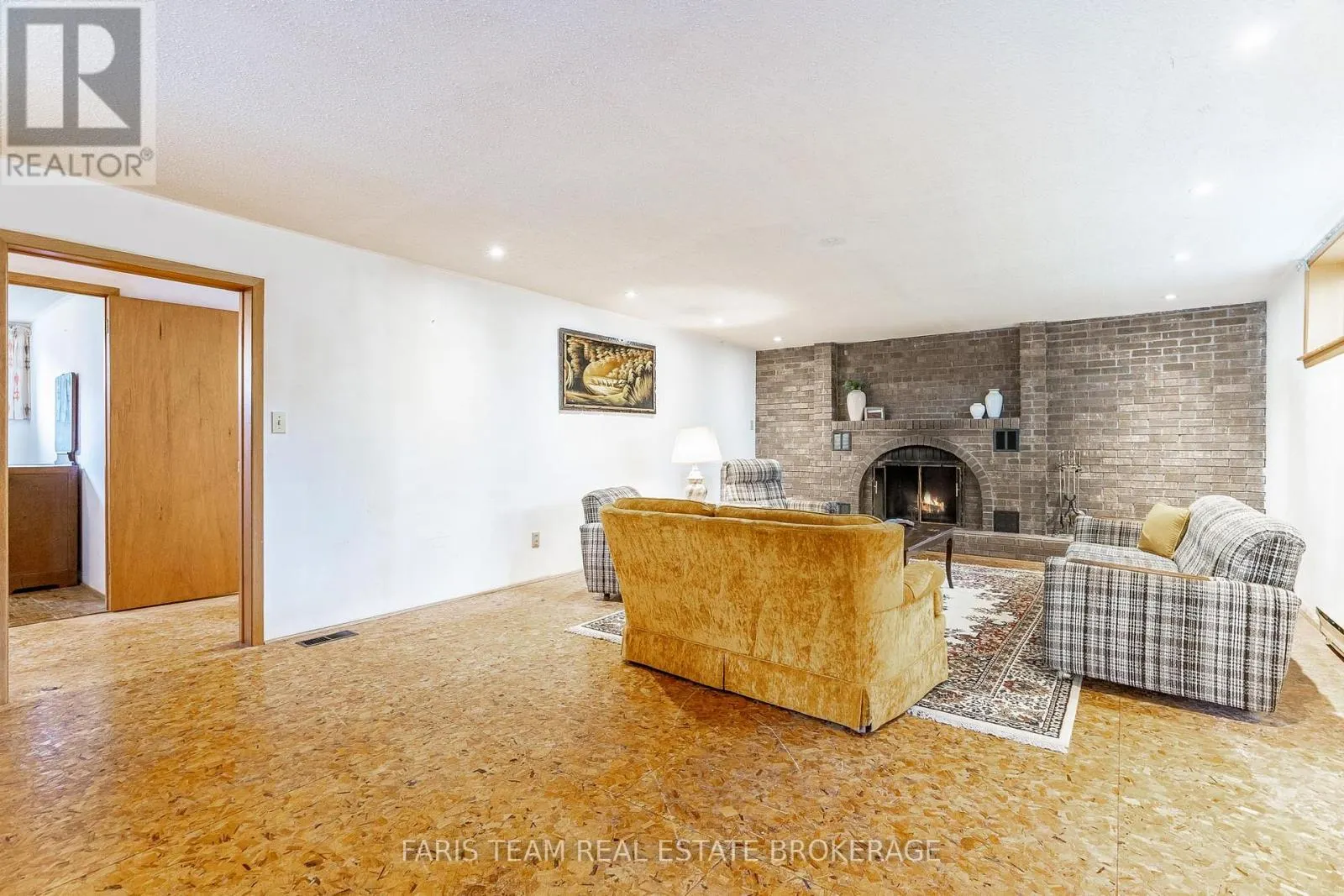 29 LORRIE CRESCENT
