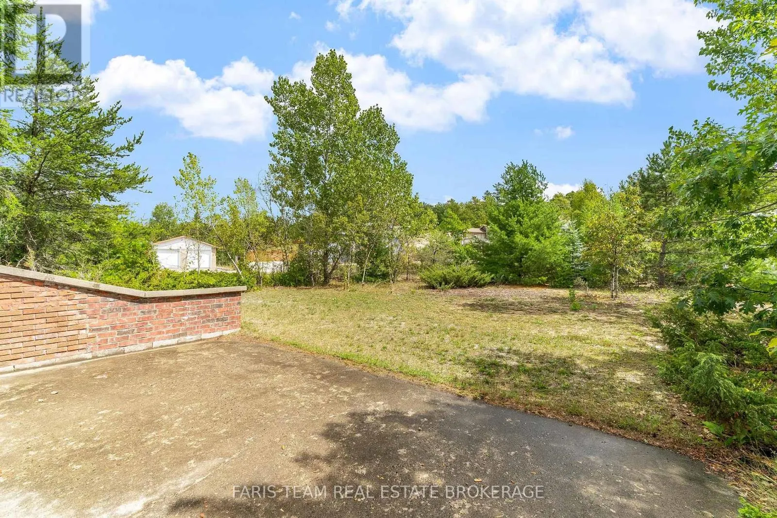 29 LORRIE CRESCENT