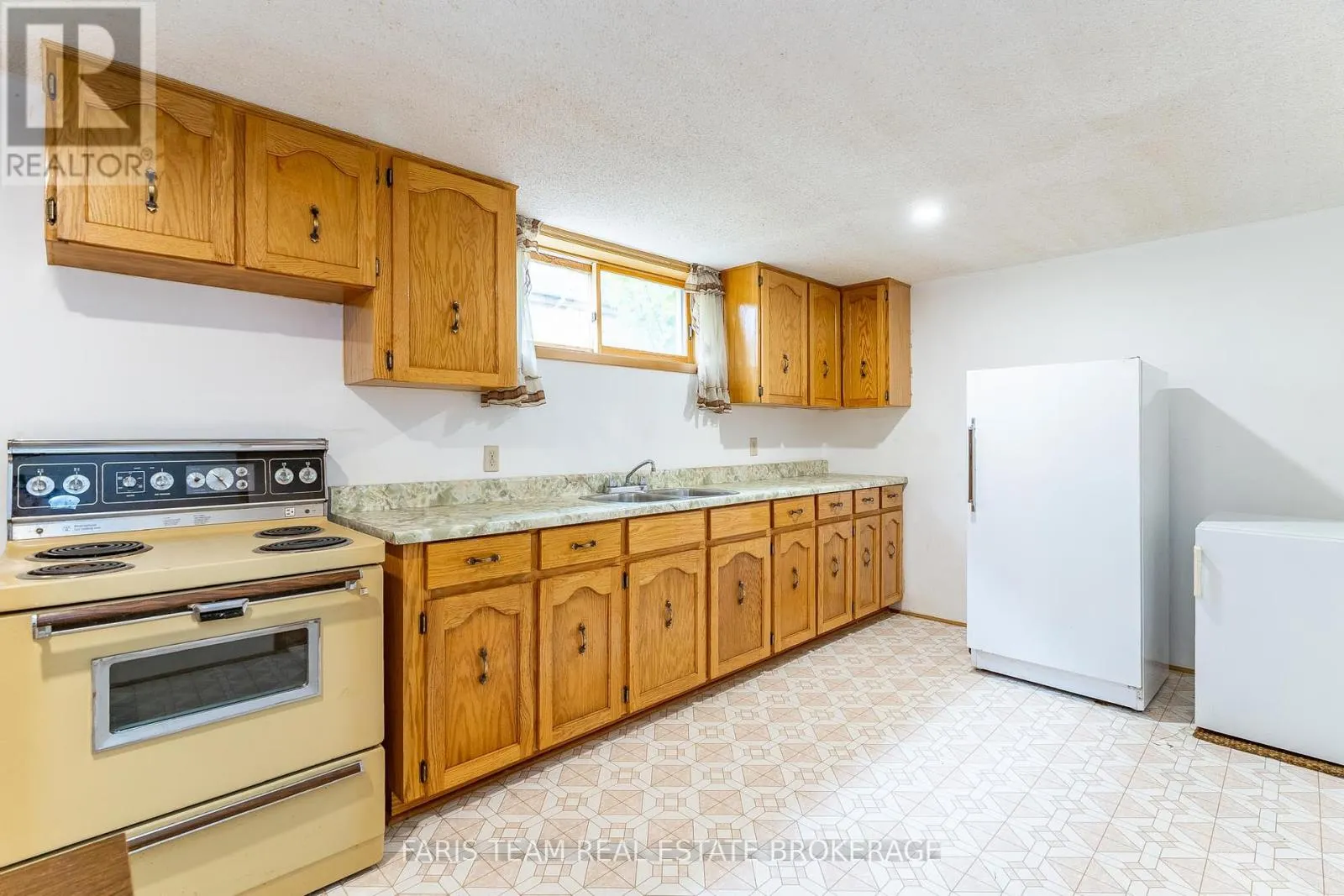 29 LORRIE CRESCENT