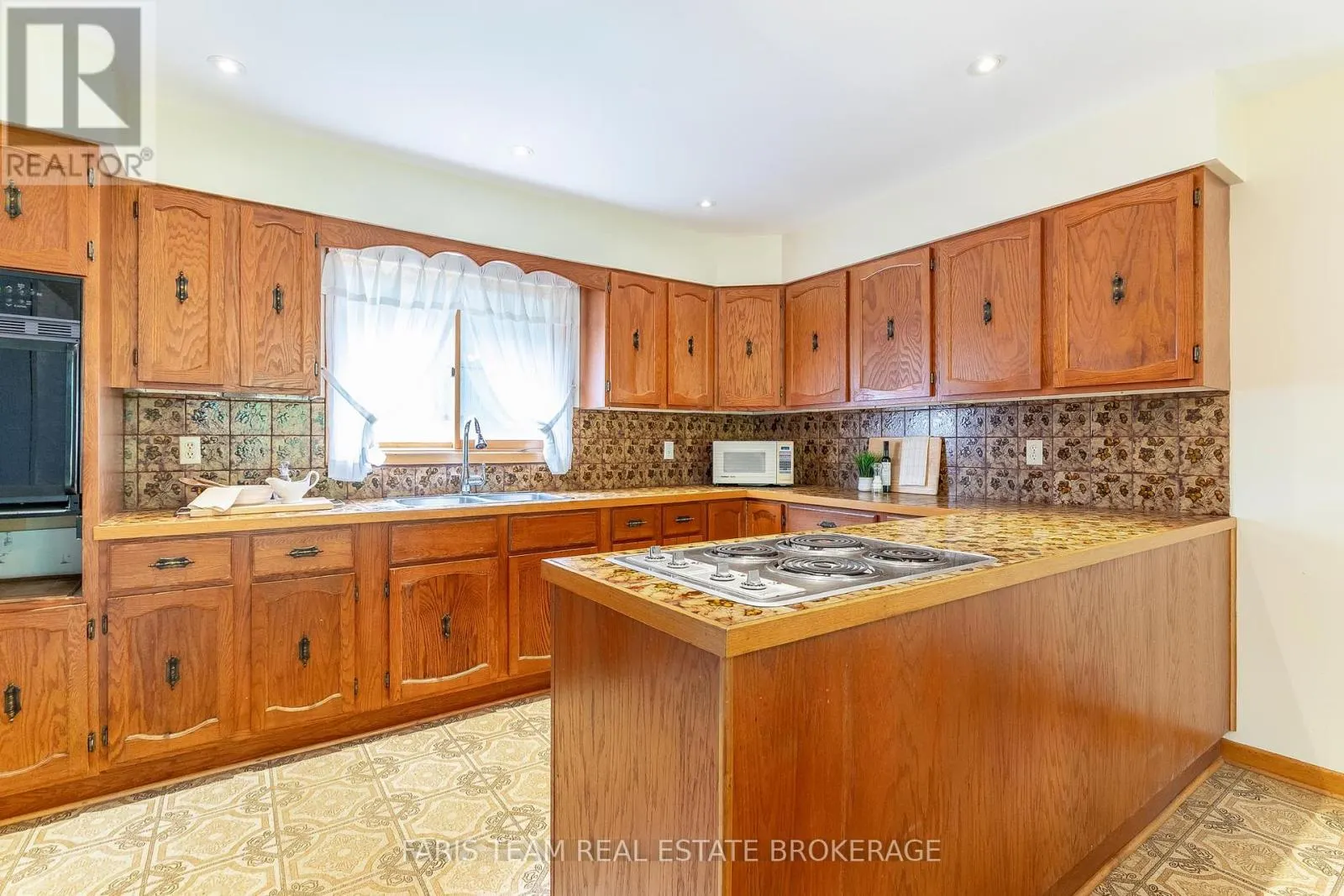 29 LORRIE CRESCENT