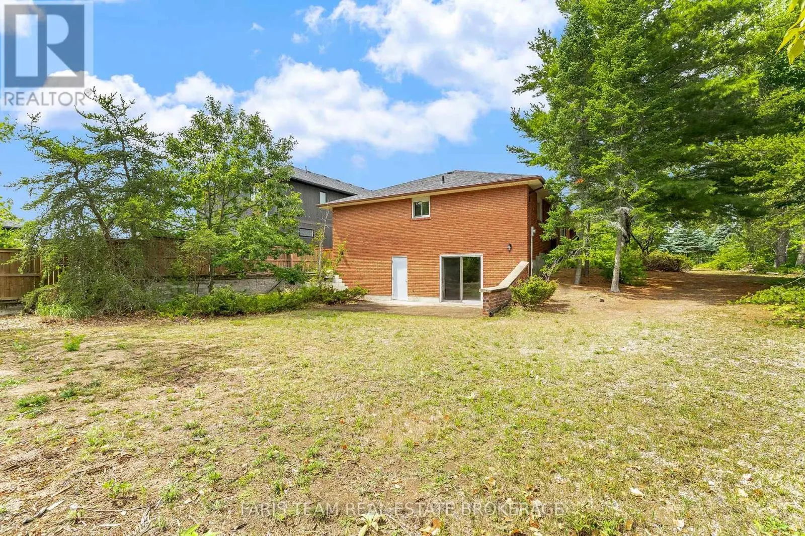 29 LORRIE CRESCENT