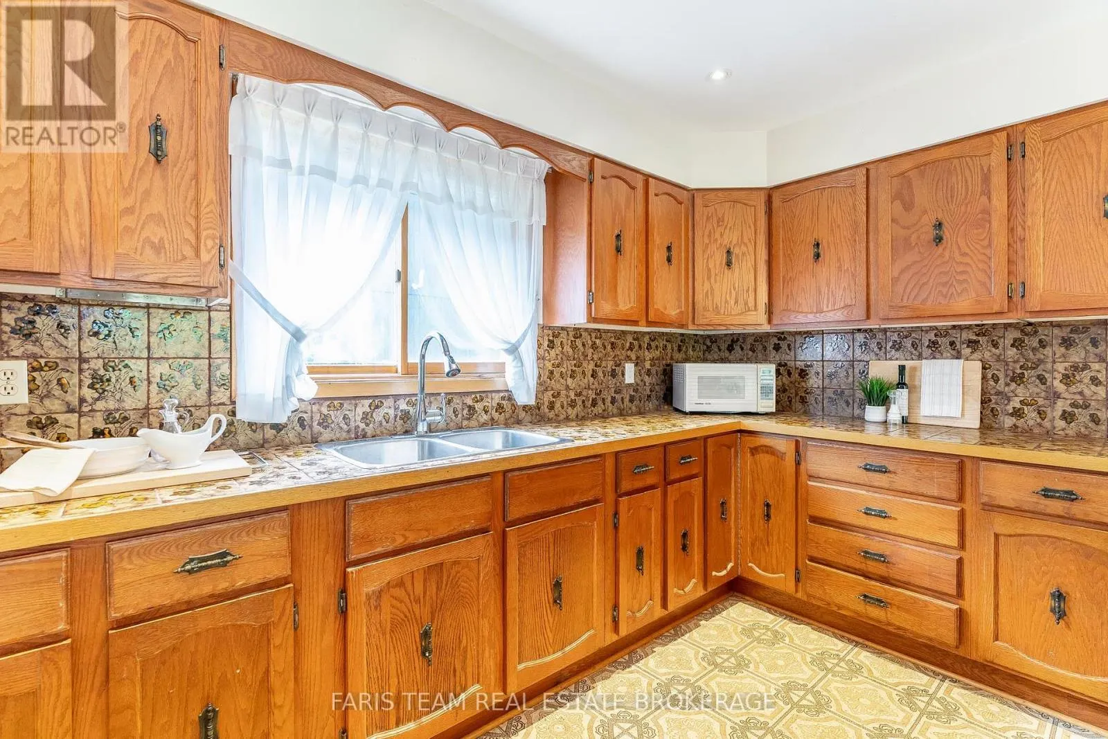 29 LORRIE CRESCENT