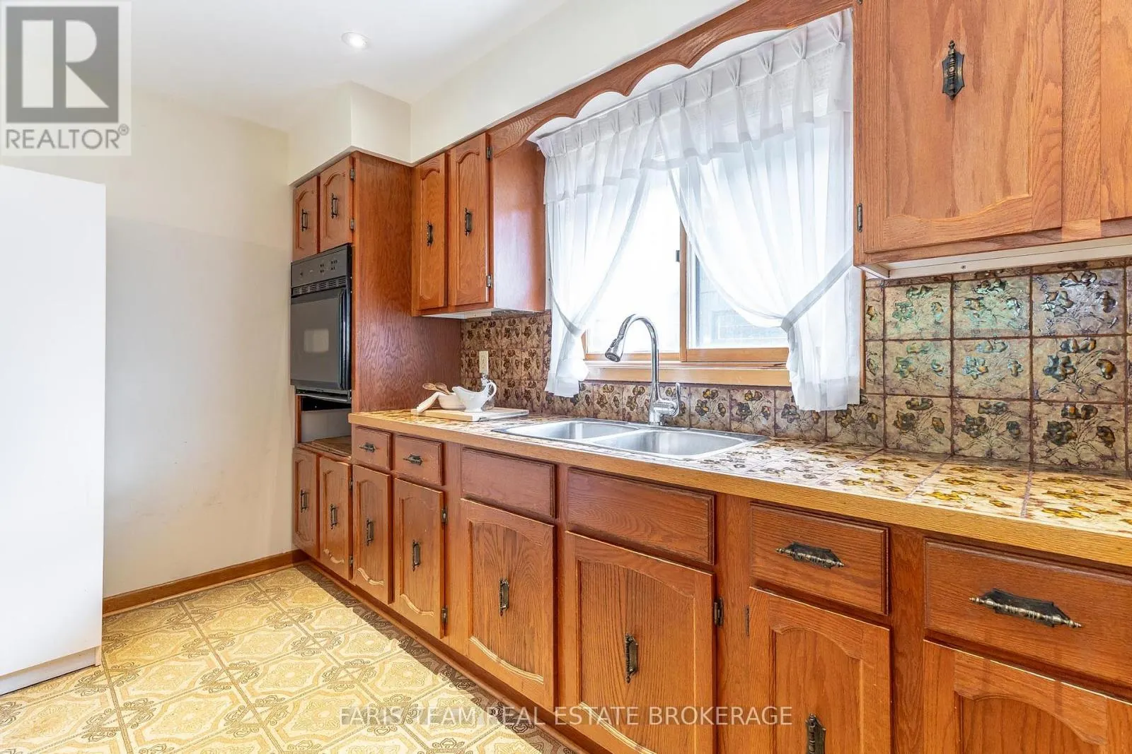 29 LORRIE CRESCENT