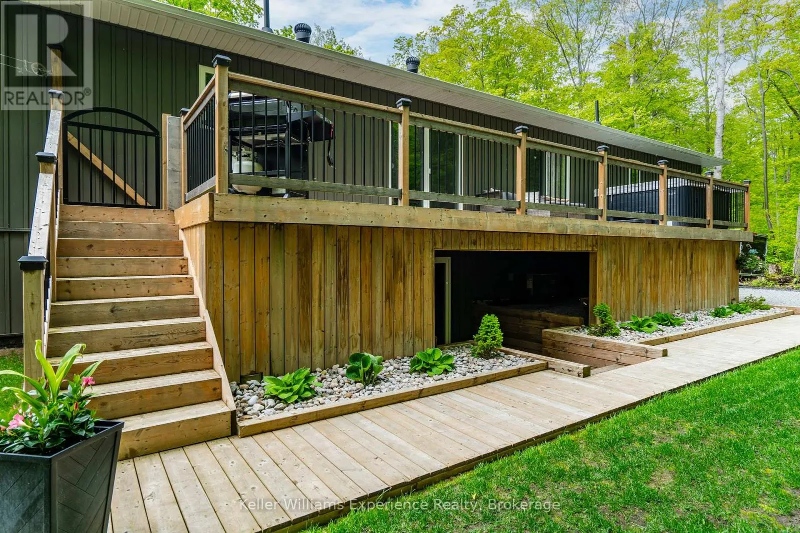 27 MEADOWS AVENUE