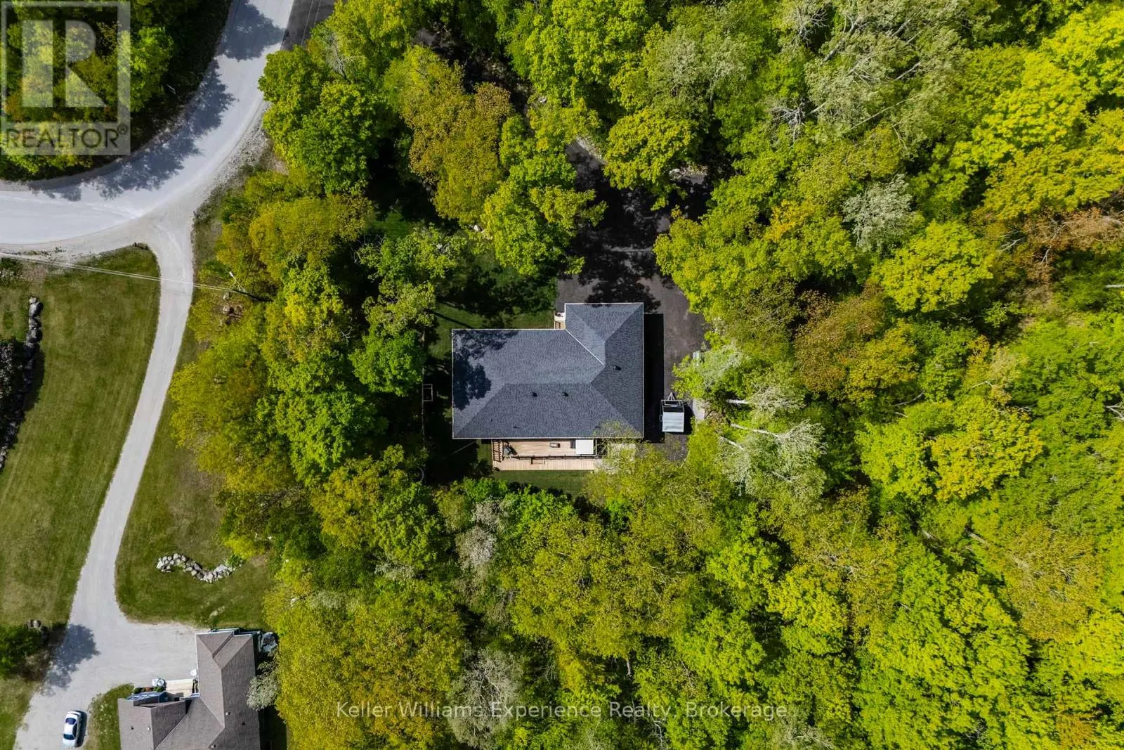 27 MEADOWS AVENUE
