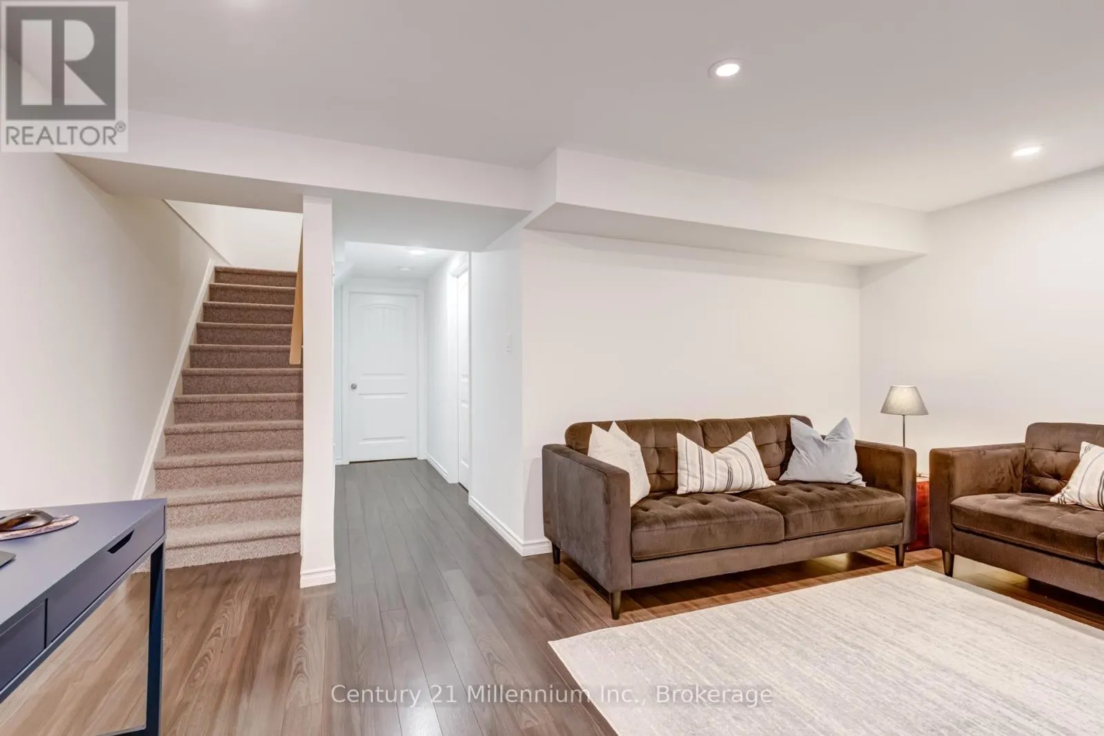 37 SILVER GLEN BOULEVARD