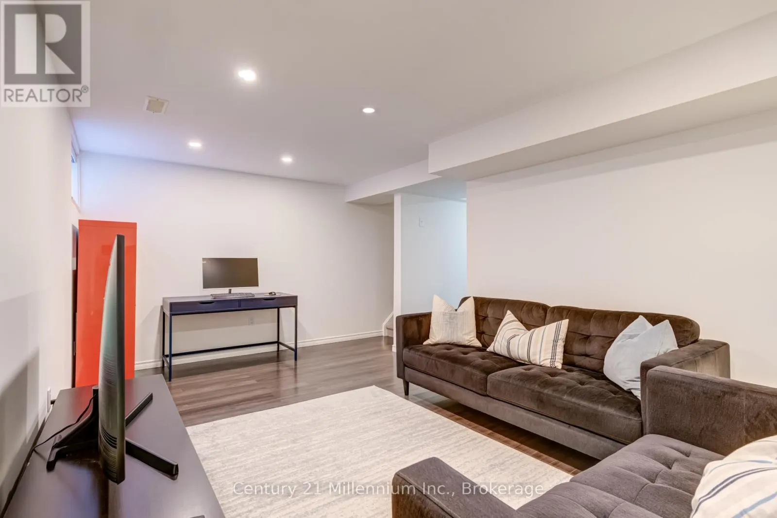 37 SILVER GLEN BOULEVARD