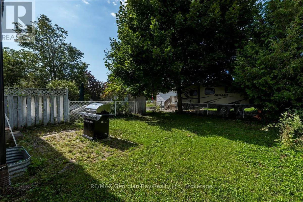 340 ROSE CRESCENT