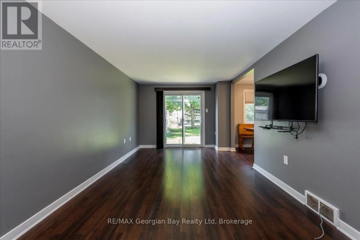340 ROSE CRESCENT