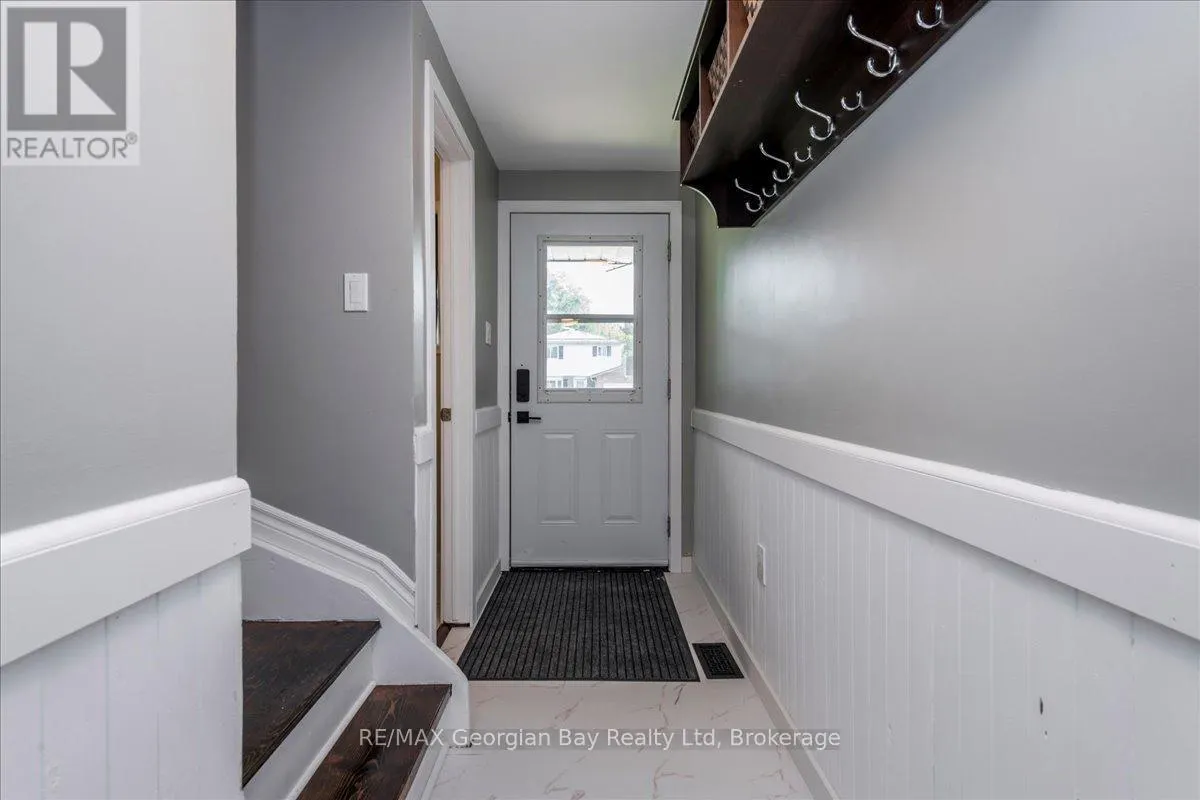 340 ROSE CRESCENT
