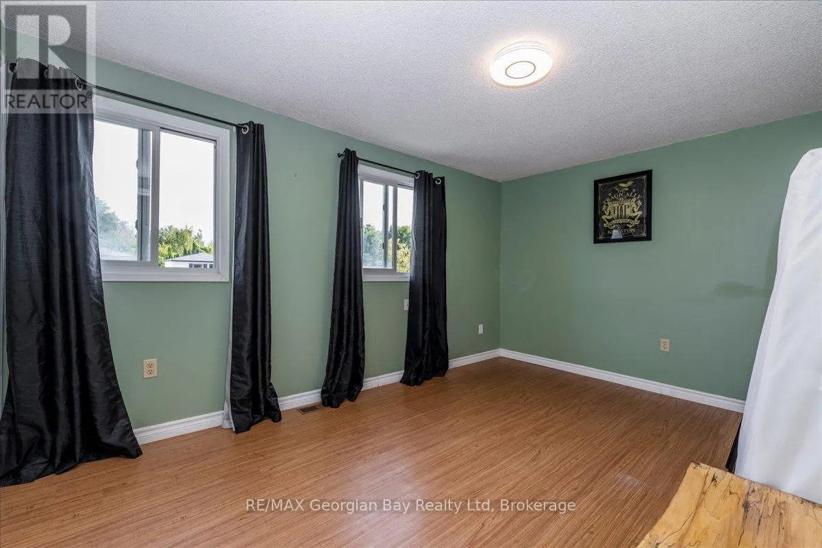 340 ROSE CRESCENT