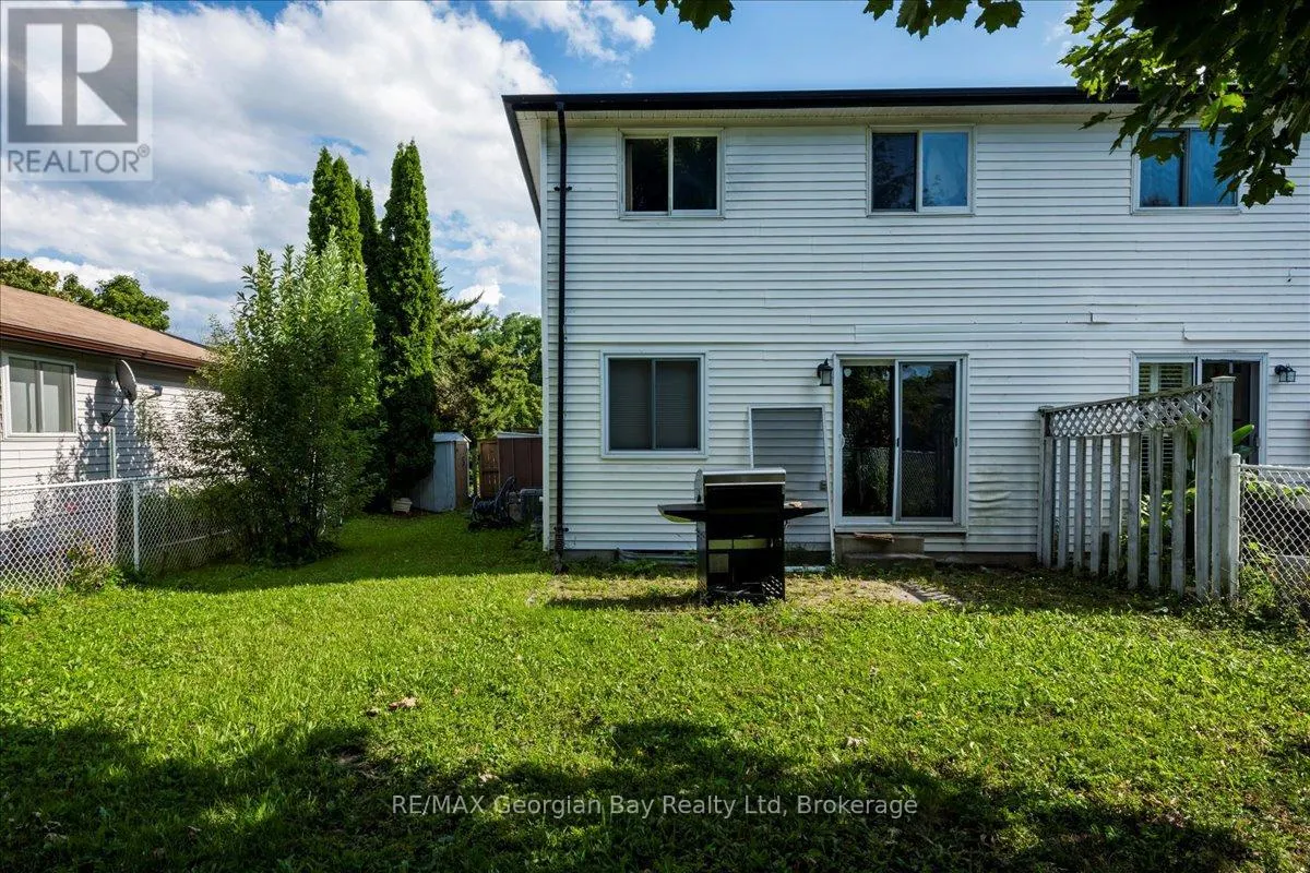340 ROSE CRESCENT