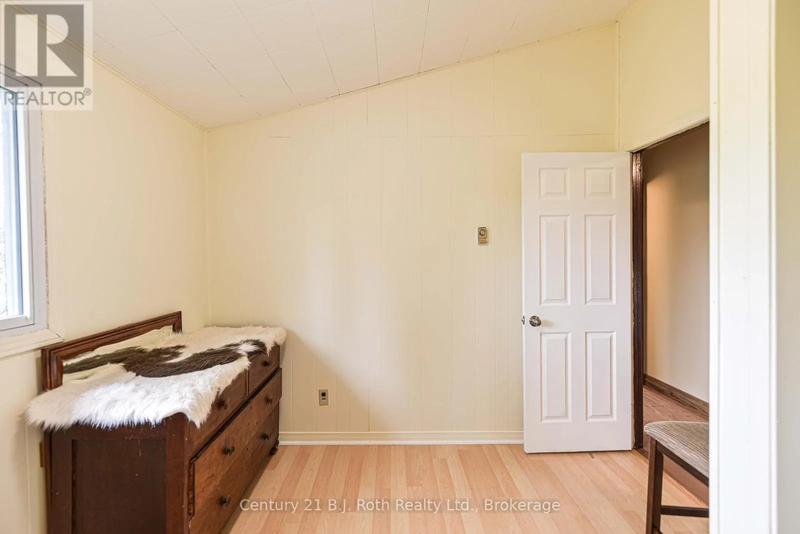 1535 15/16 SIDE ROAD E