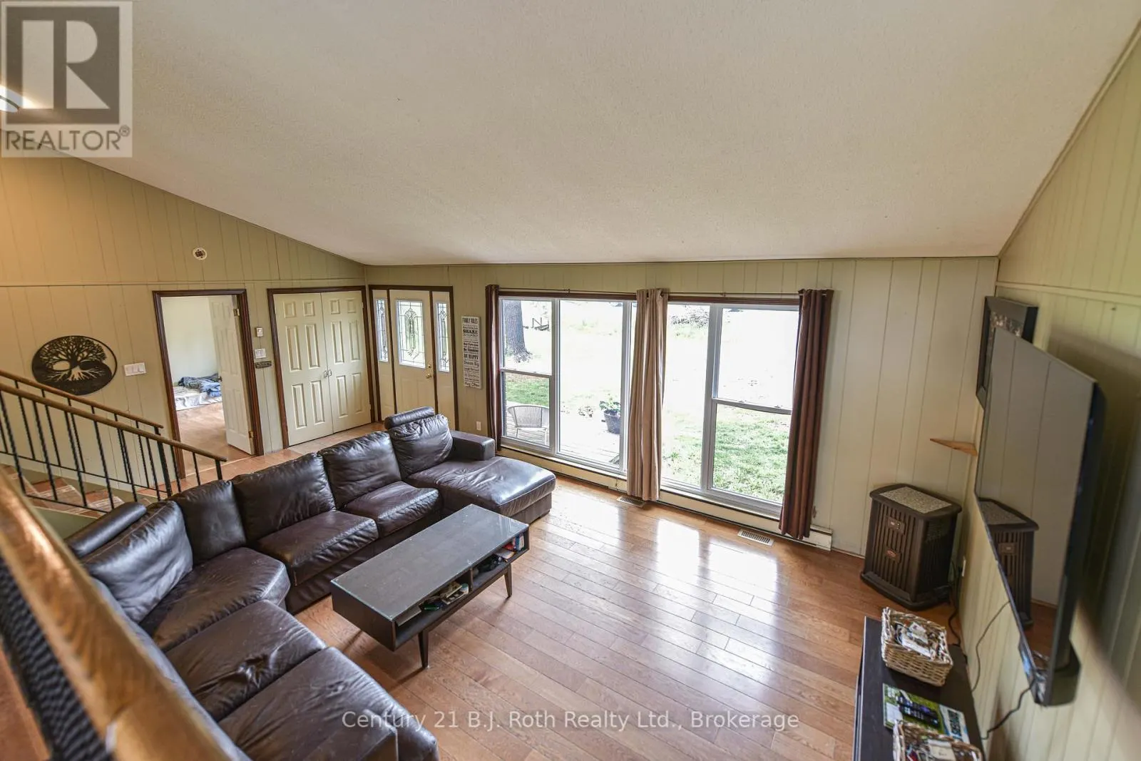 1535 15/16 SIDE ROAD E