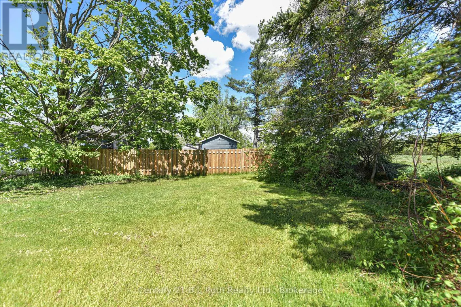 1535 15/16 SIDE ROAD E