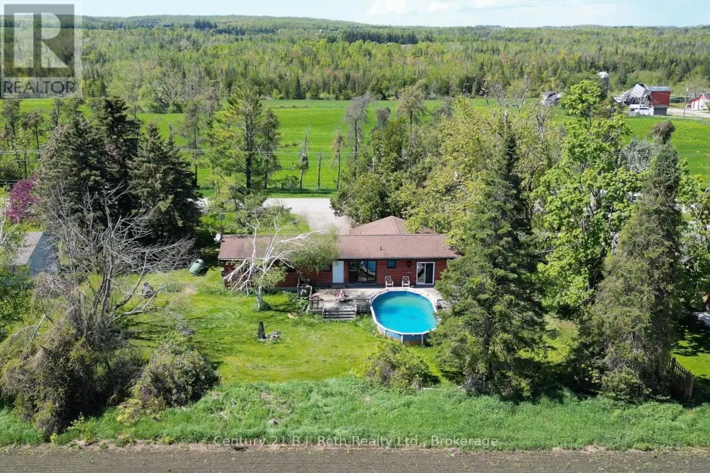 1535 15/16 SIDE ROAD E