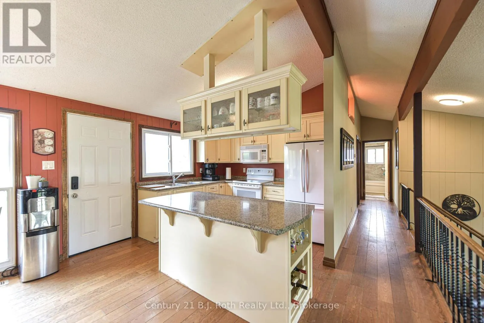 1535 15/16 SIDE ROAD E