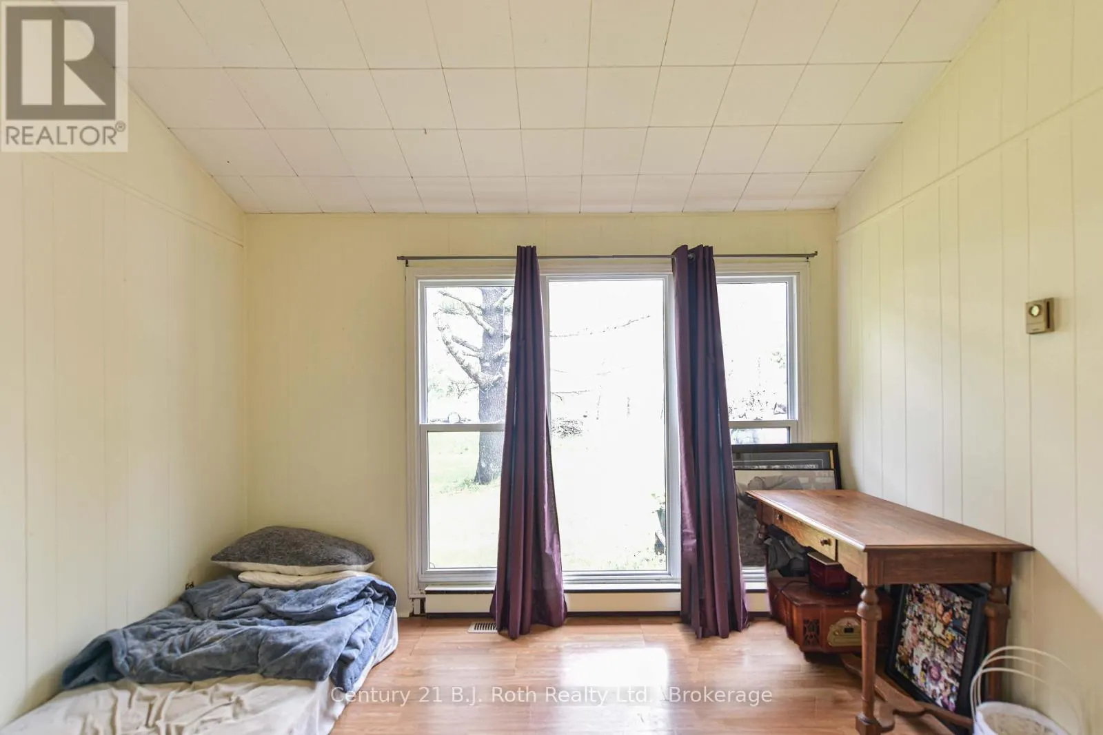 1535 15/16 SIDE ROAD E