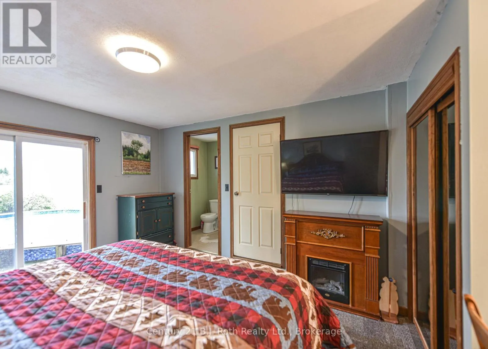 1535 15/16 SIDE ROAD E