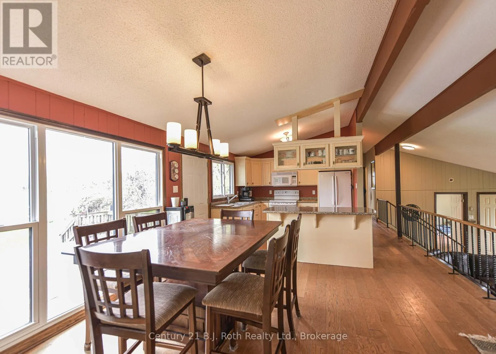 1535 15/16 SIDE ROAD E