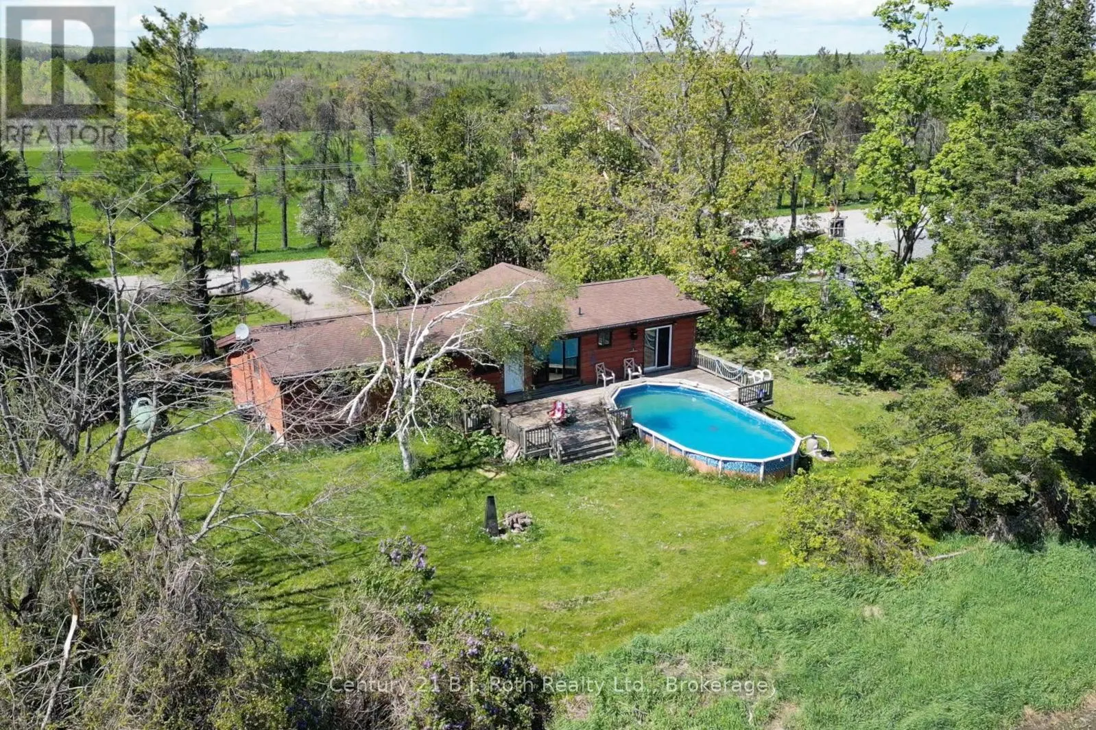 1535 15/16 SIDE ROAD E