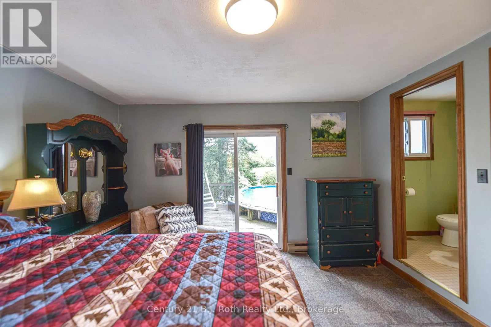 1535 15/16 SIDE ROAD E