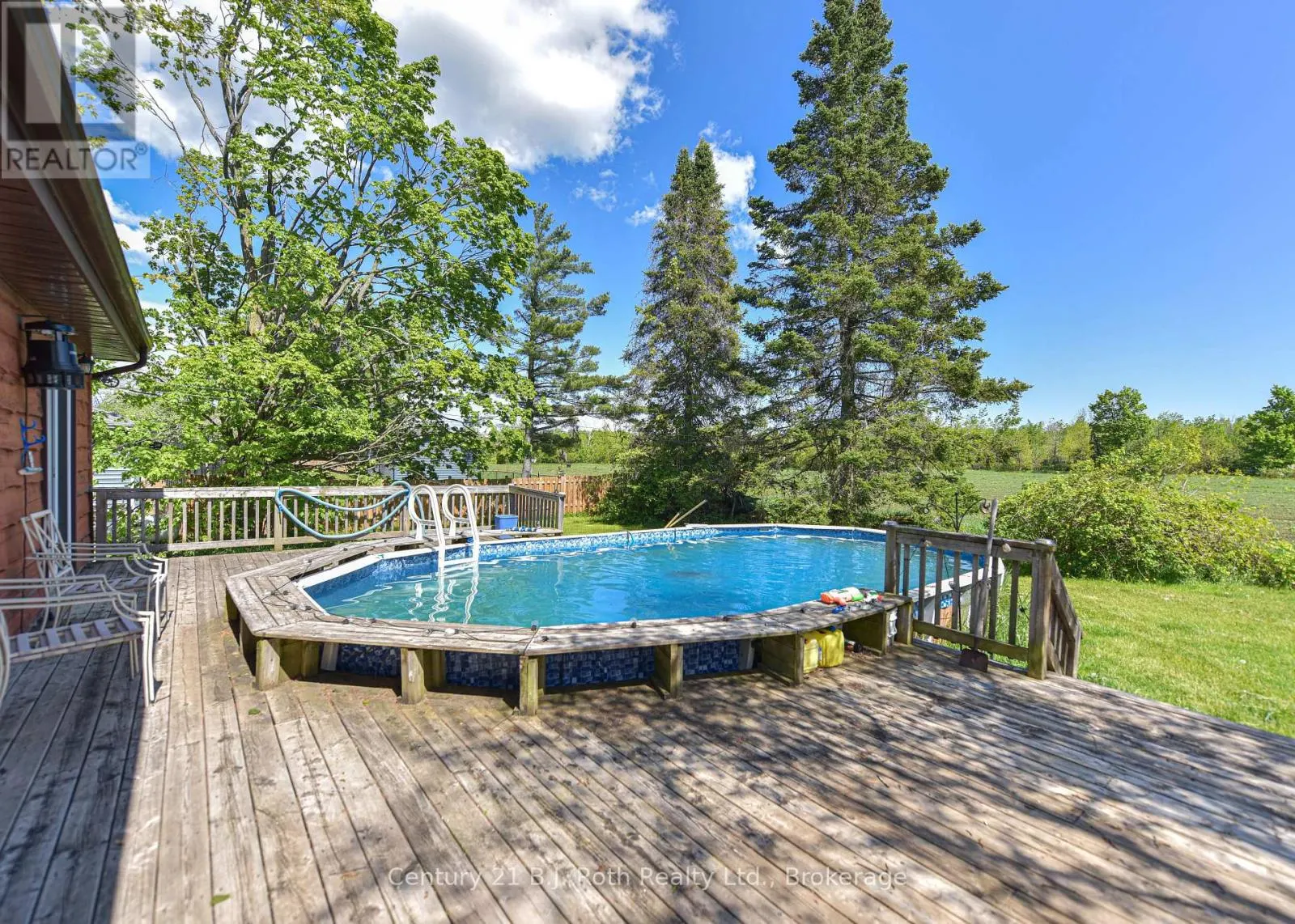 1535 15/16 SIDE ROAD E