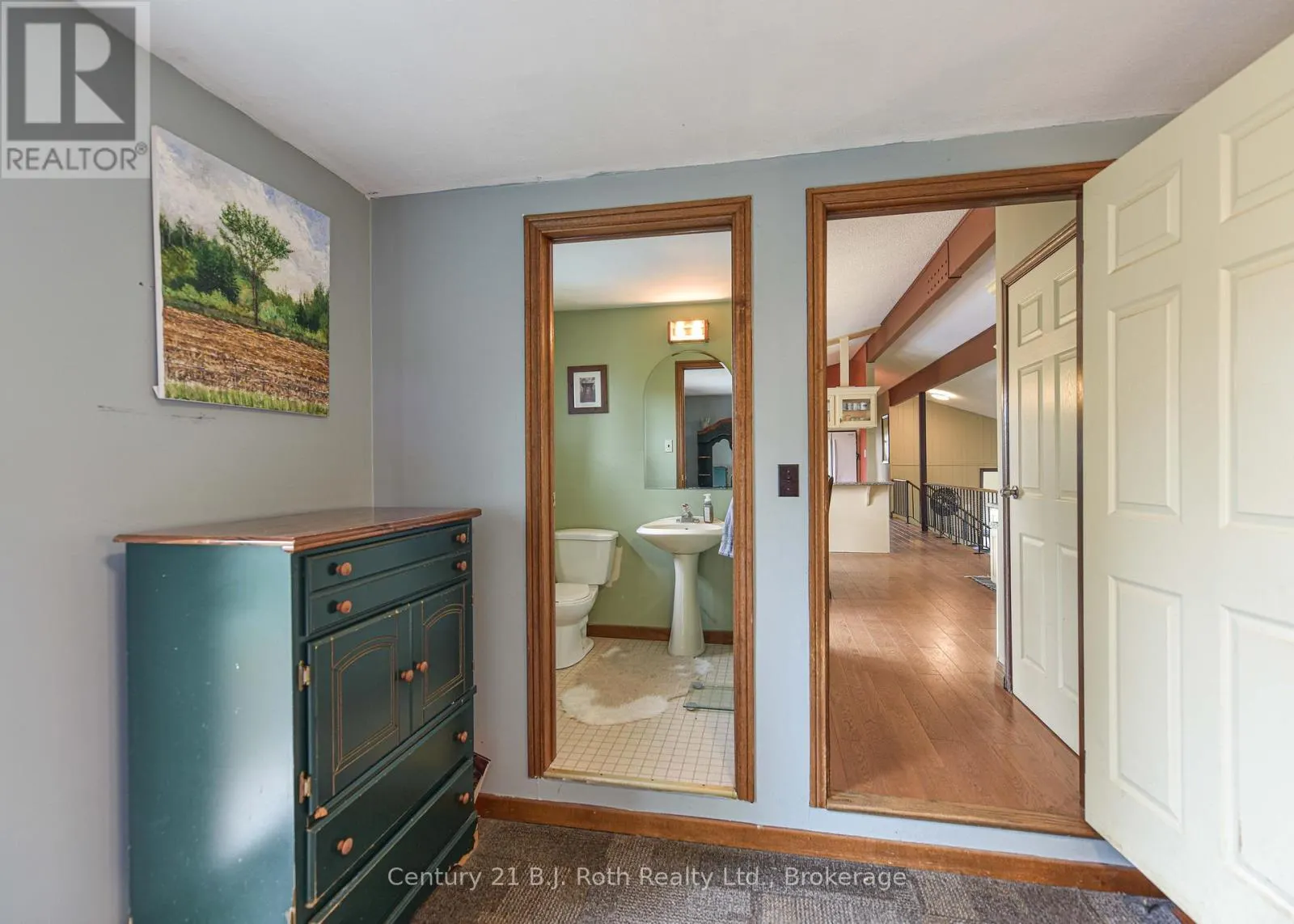 1535 15/16 SIDE ROAD E