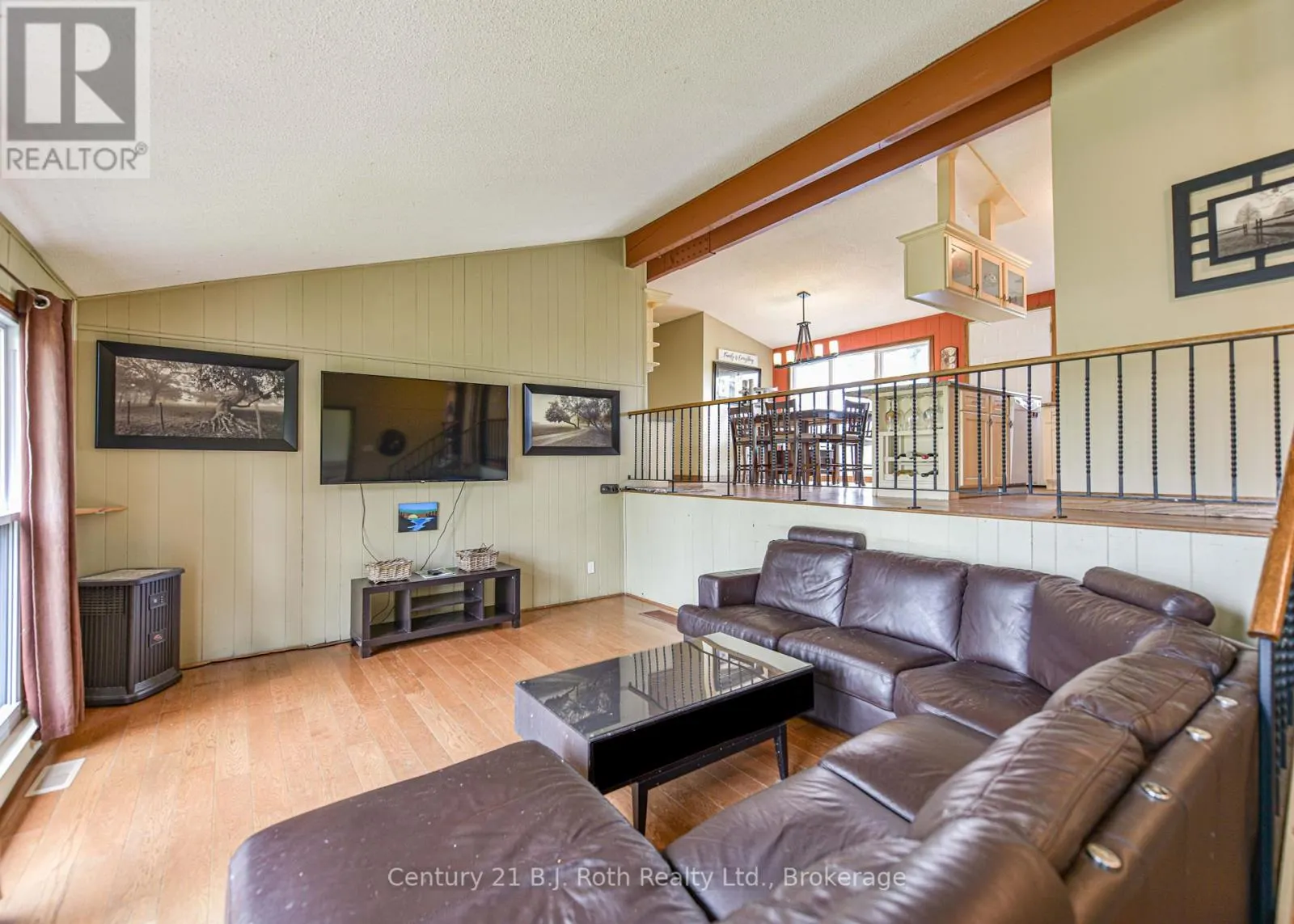 1535 15/16 SIDE ROAD E