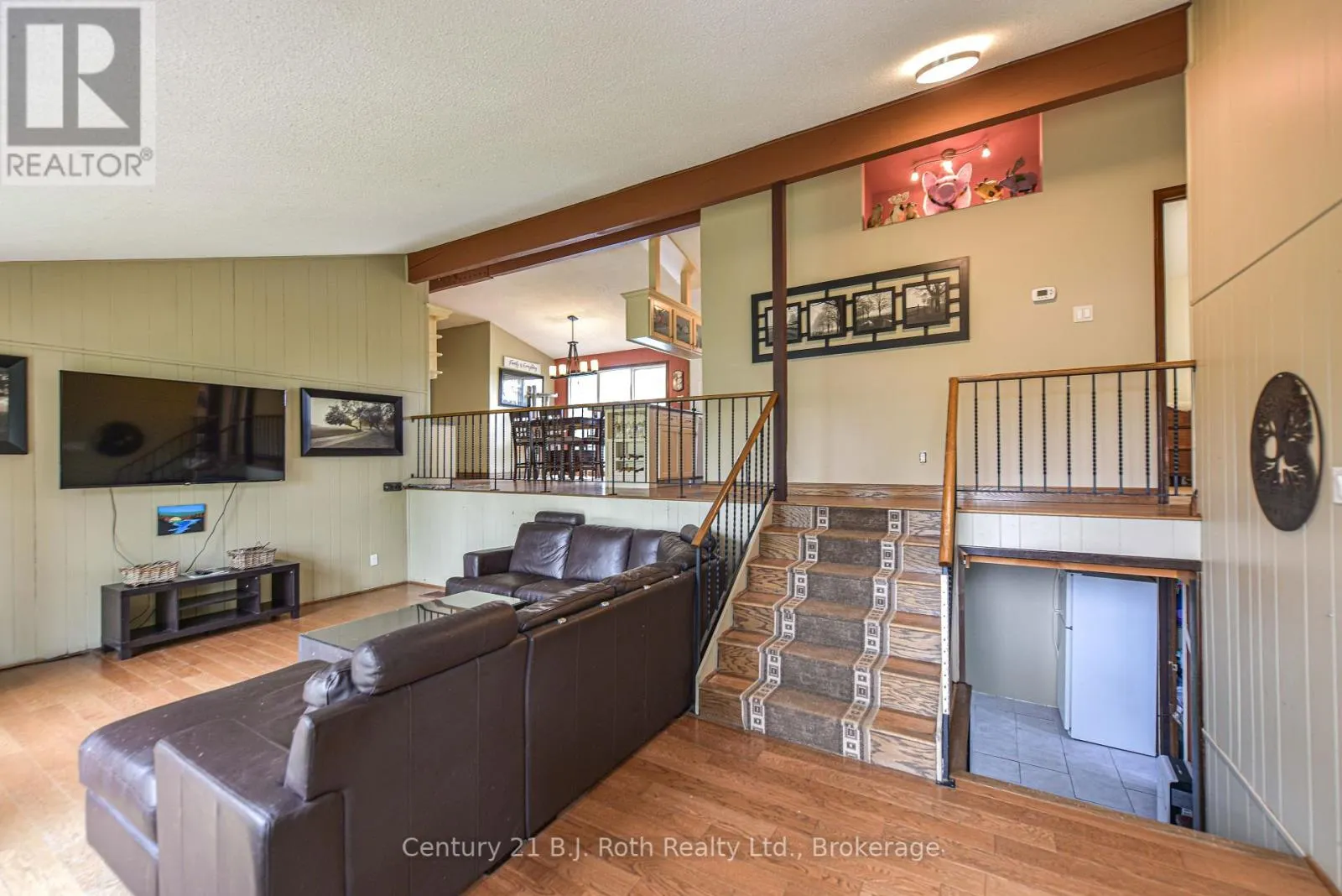 1535 15/16 SIDE ROAD E