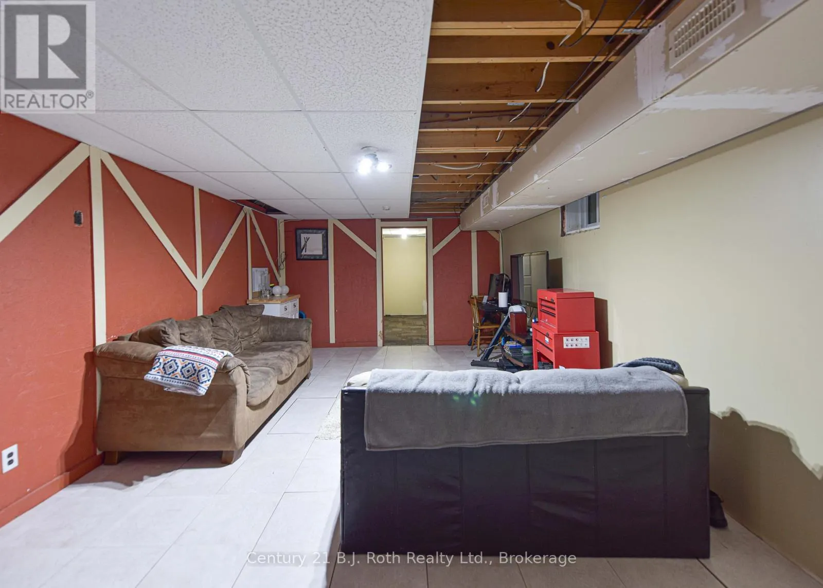 1535 15/16 SIDE ROAD E