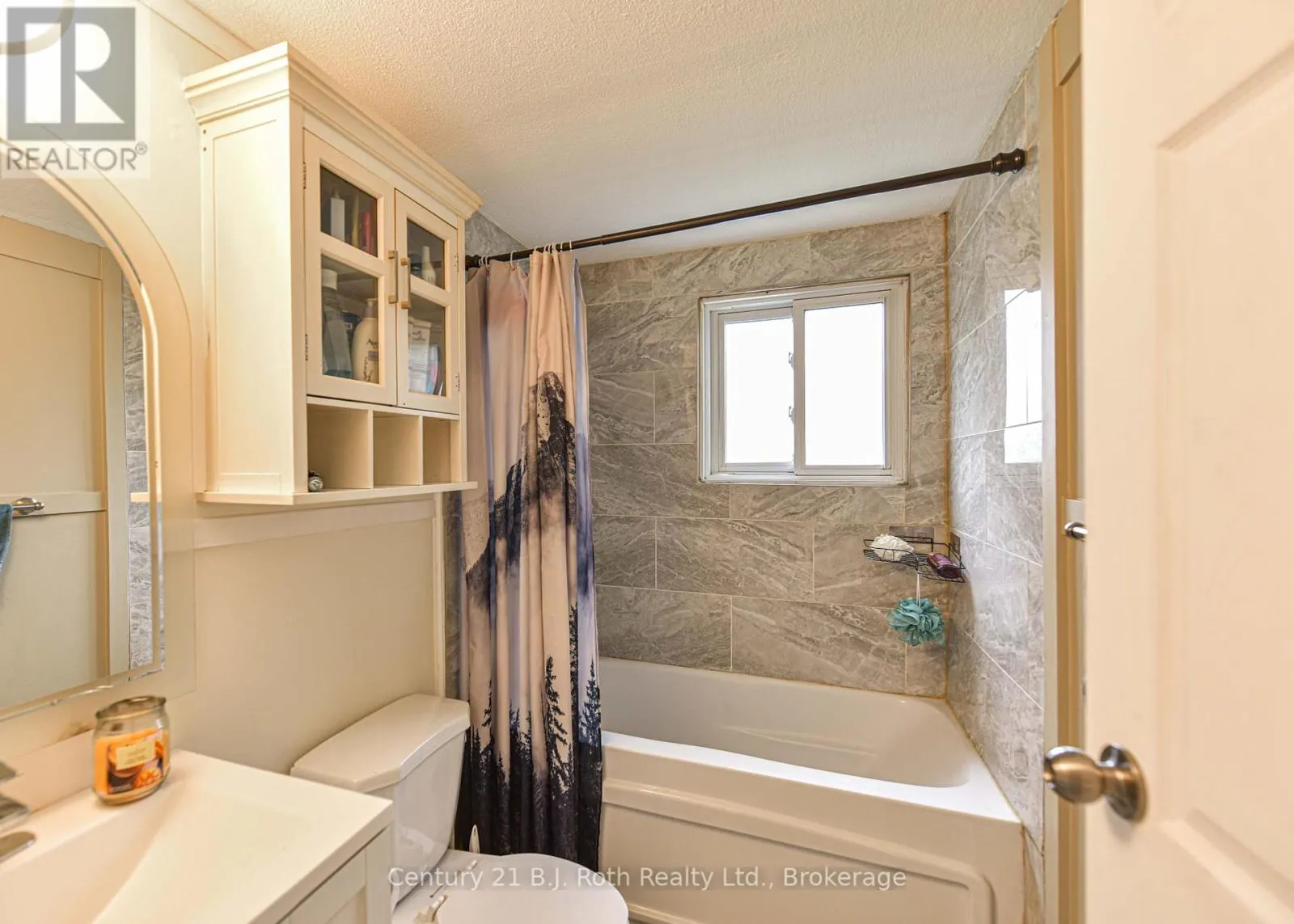 1535 15/16 SIDE ROAD E