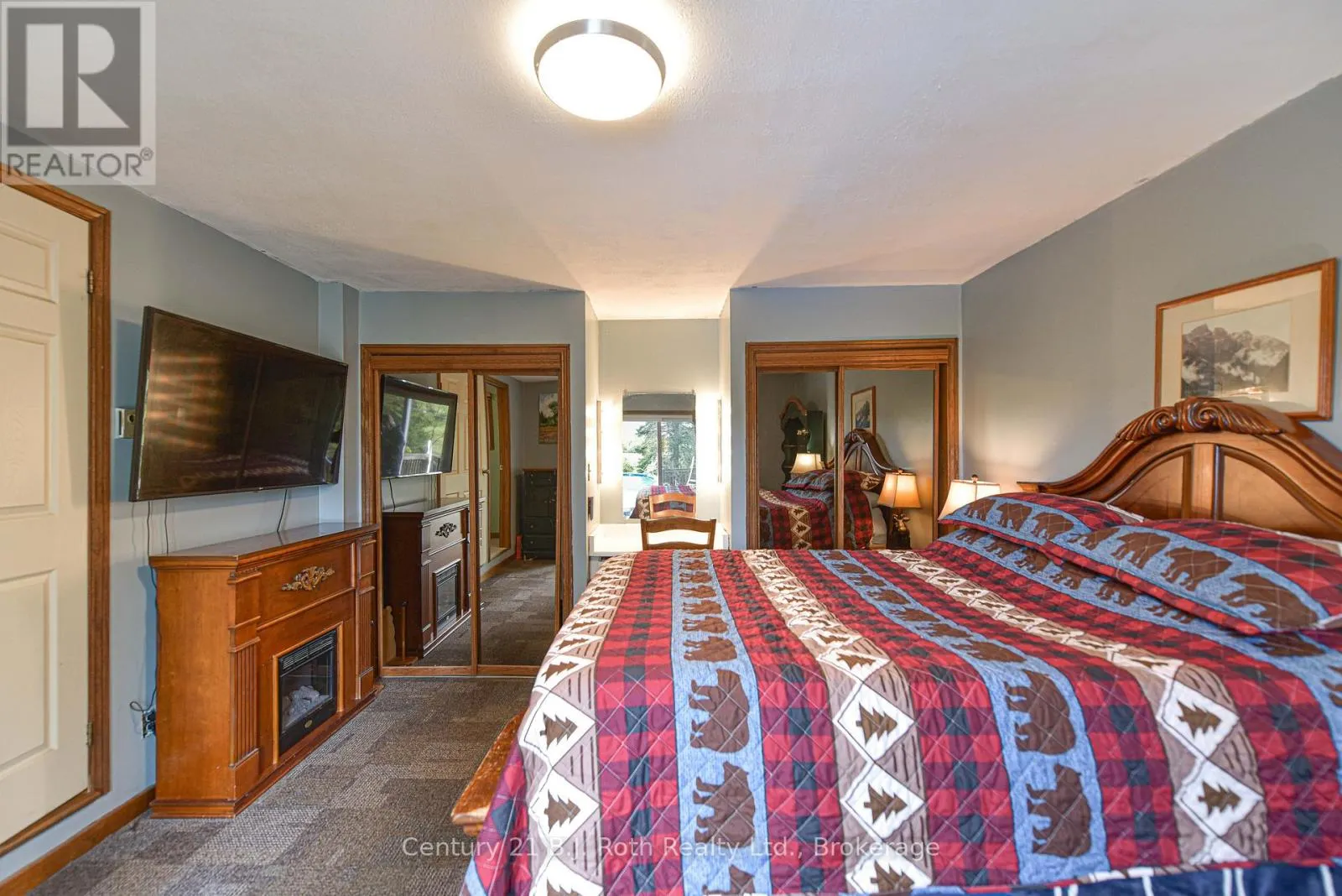 1535 15/16 SIDE ROAD E