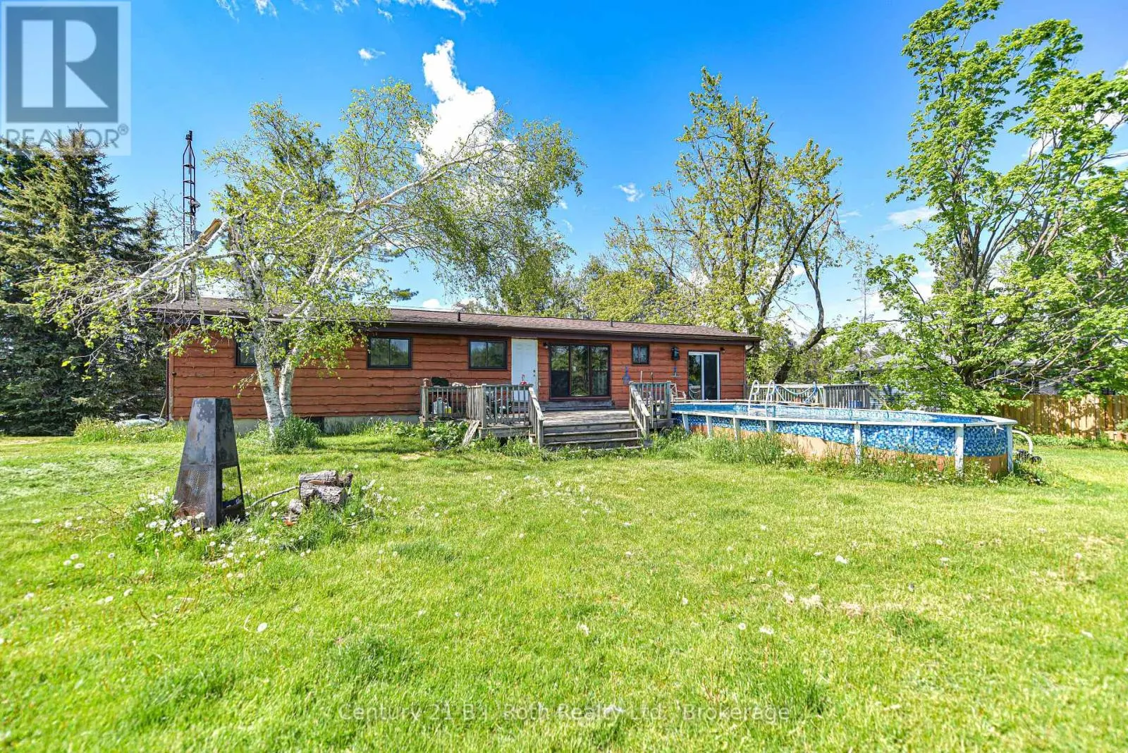 1535 15/16 SIDE ROAD E