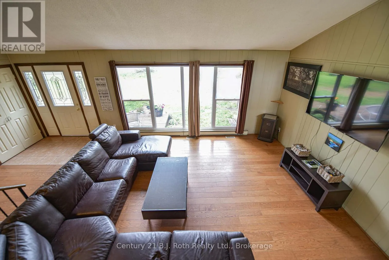 1535 15/16 SIDE ROAD E