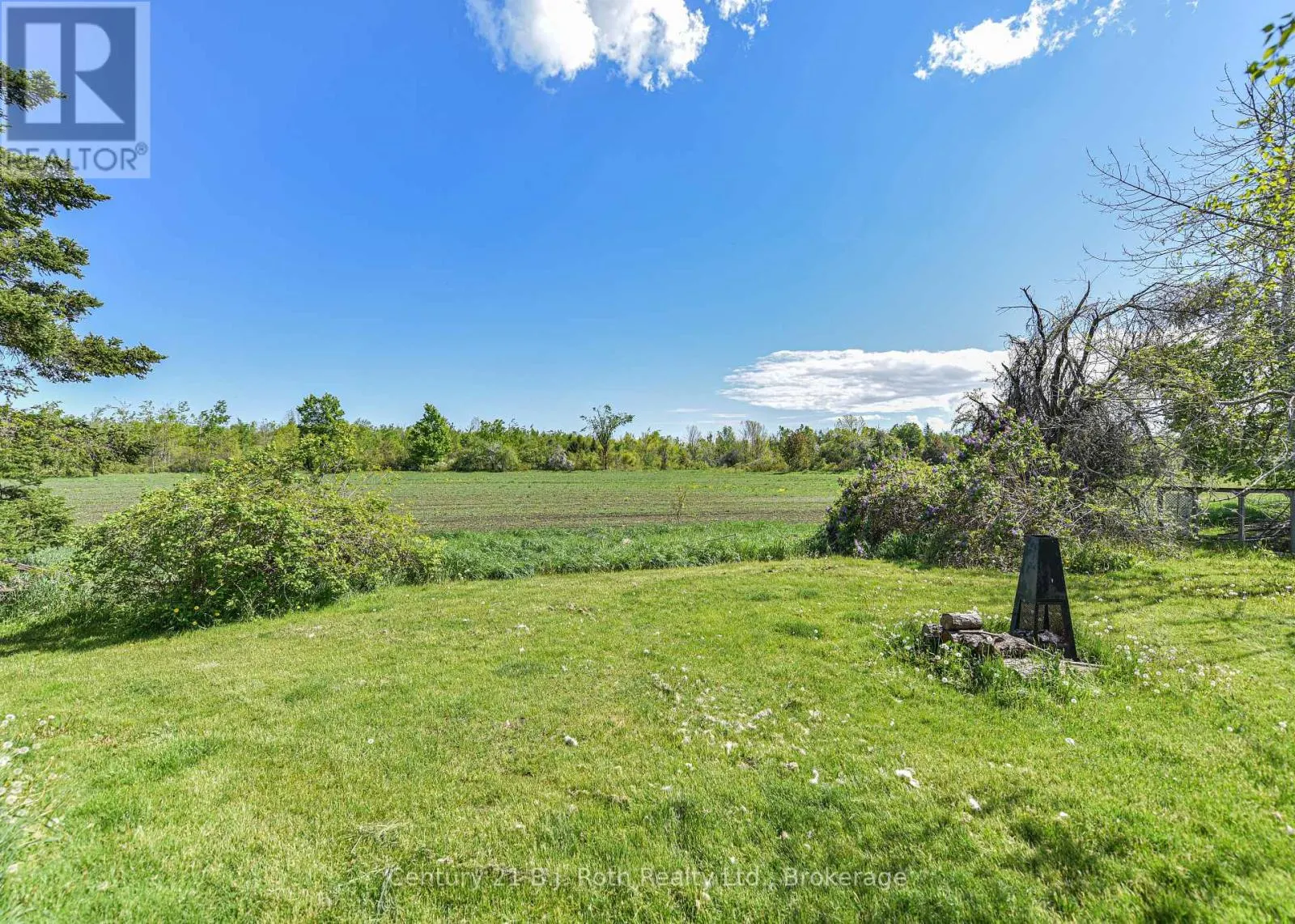 1535 15/16 SIDE ROAD E