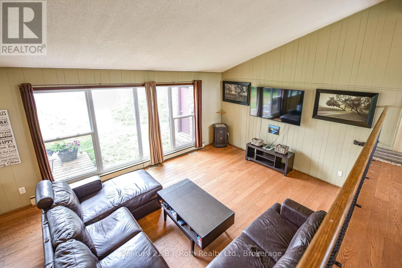 1535 15/16 SIDE ROAD E