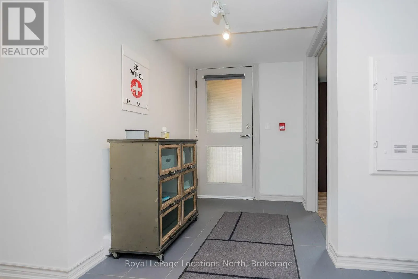 28 - 4 COVE COURT, #28