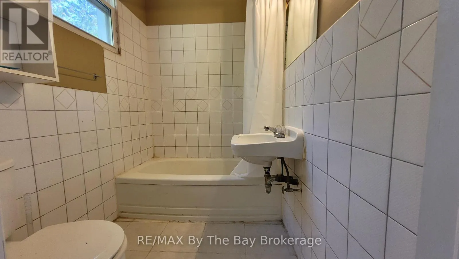 B04 - 280 RIVER ROAD E, #B04