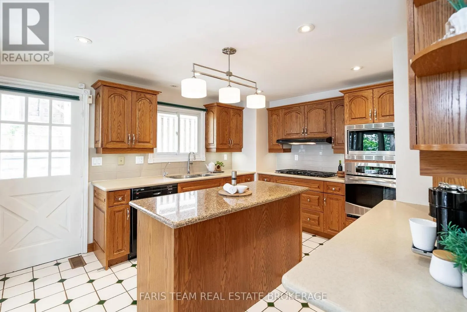 10 WHITE OAKS ROAD