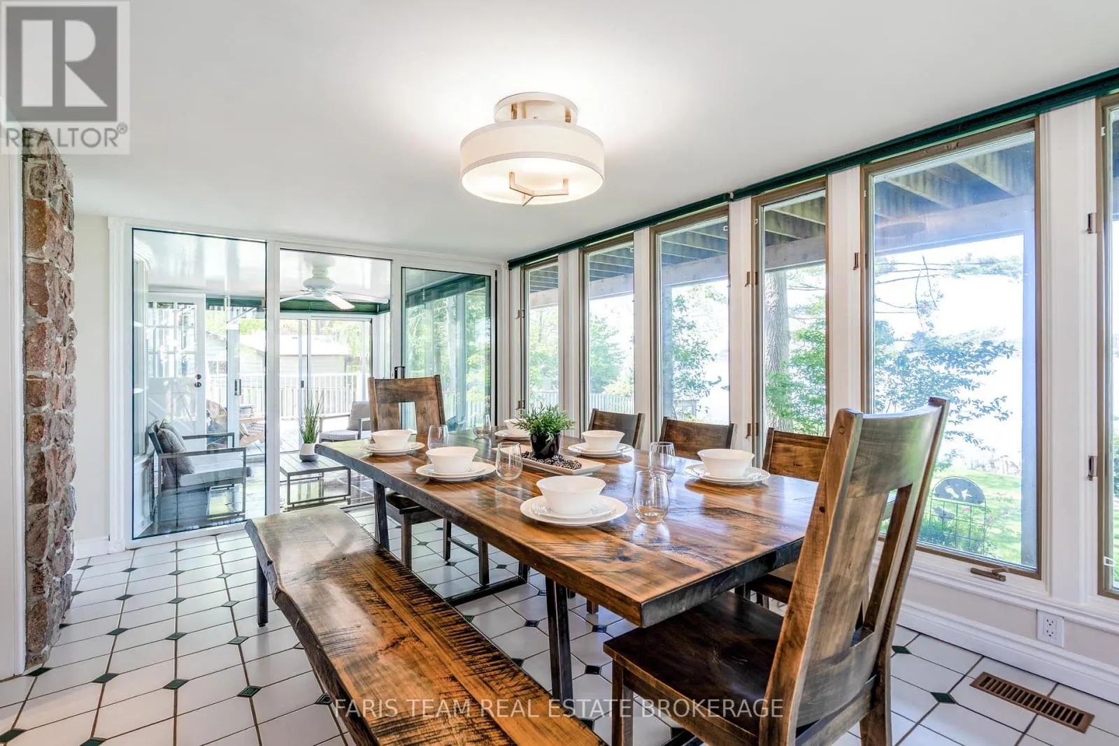 10 WHITE OAKS ROAD