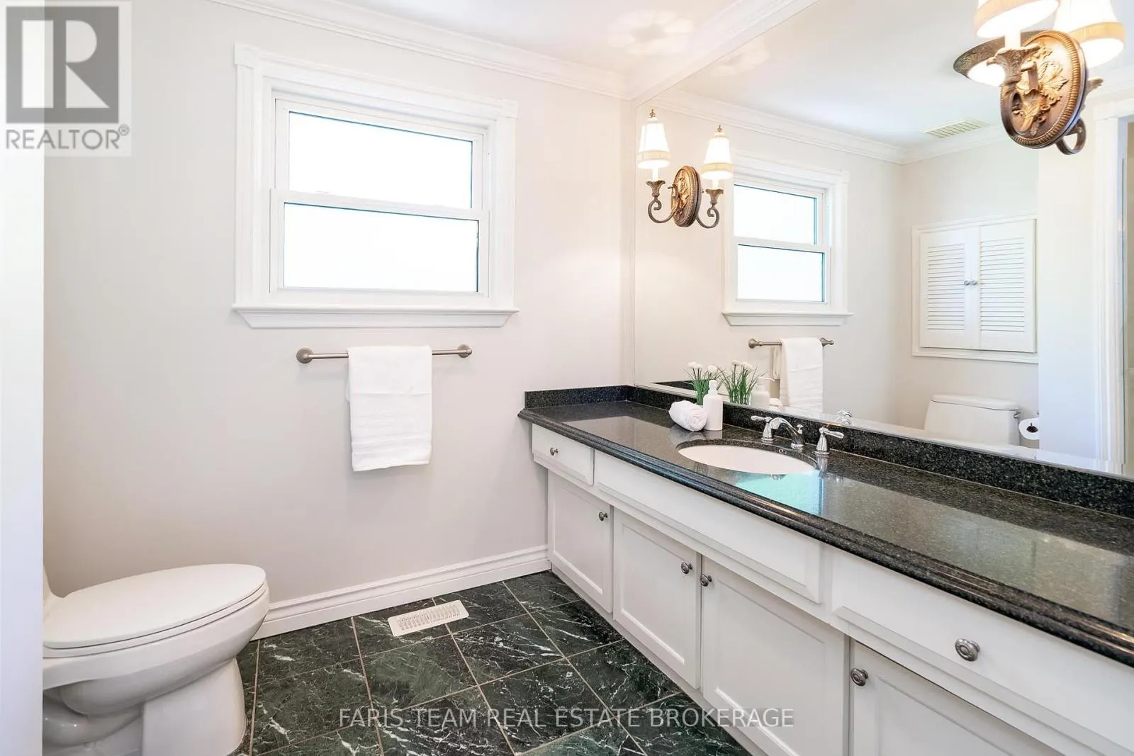 10 WHITE OAKS ROAD