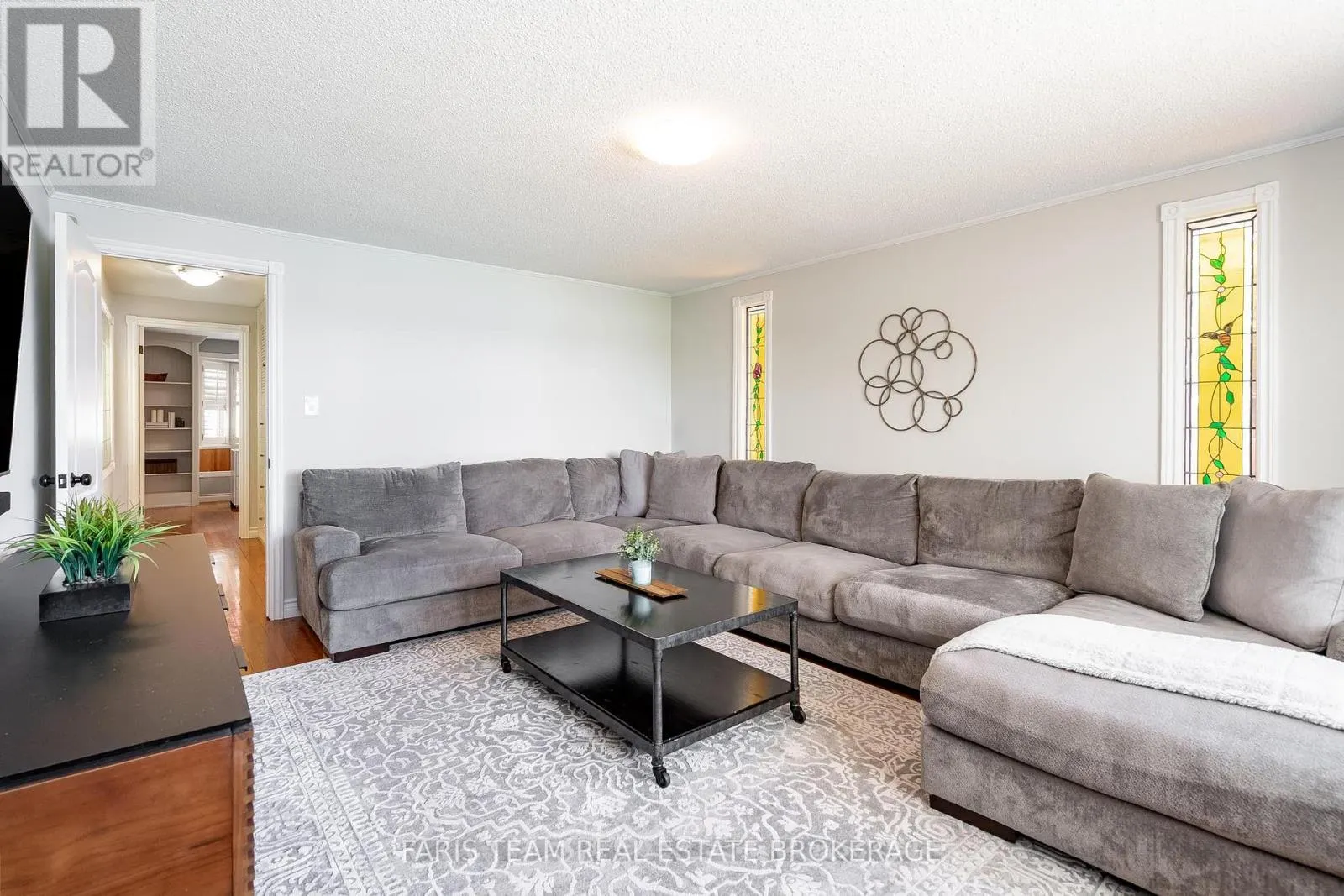 10 WHITE OAKS ROAD