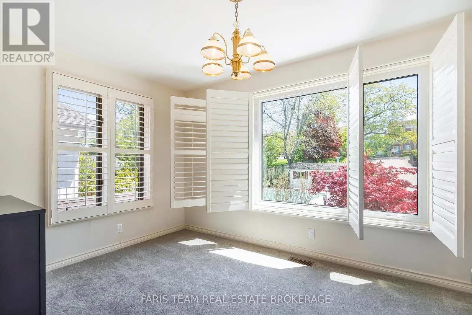 10 WHITE OAKS ROAD