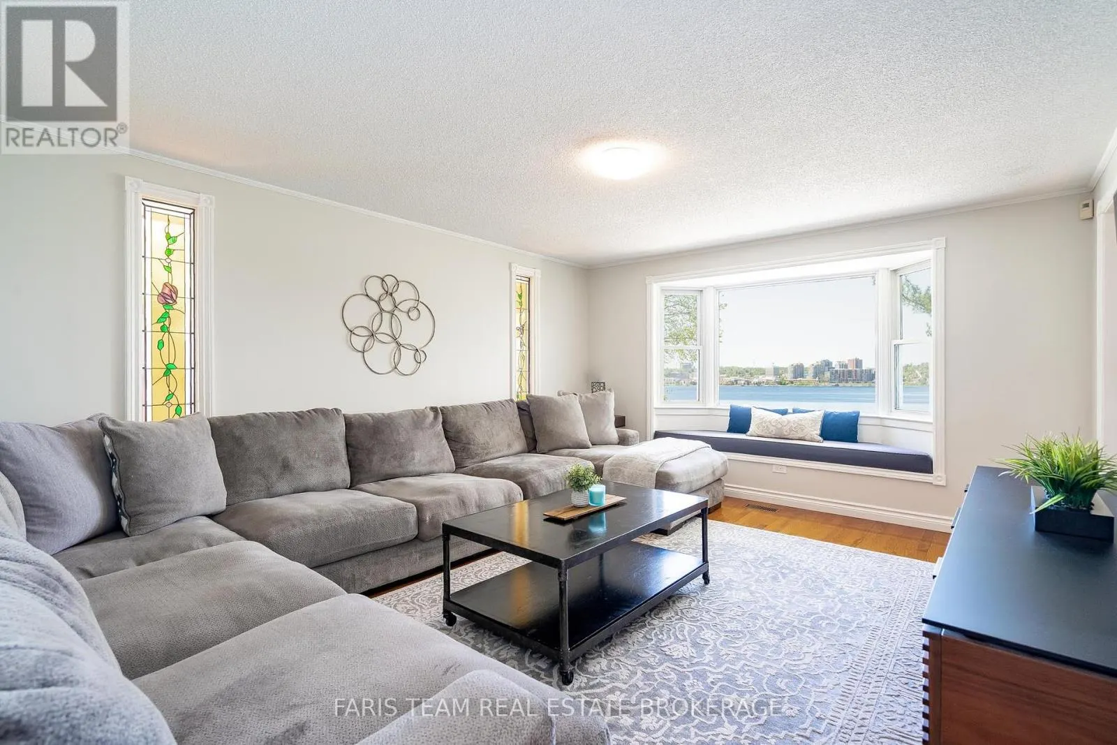 10 WHITE OAKS ROAD