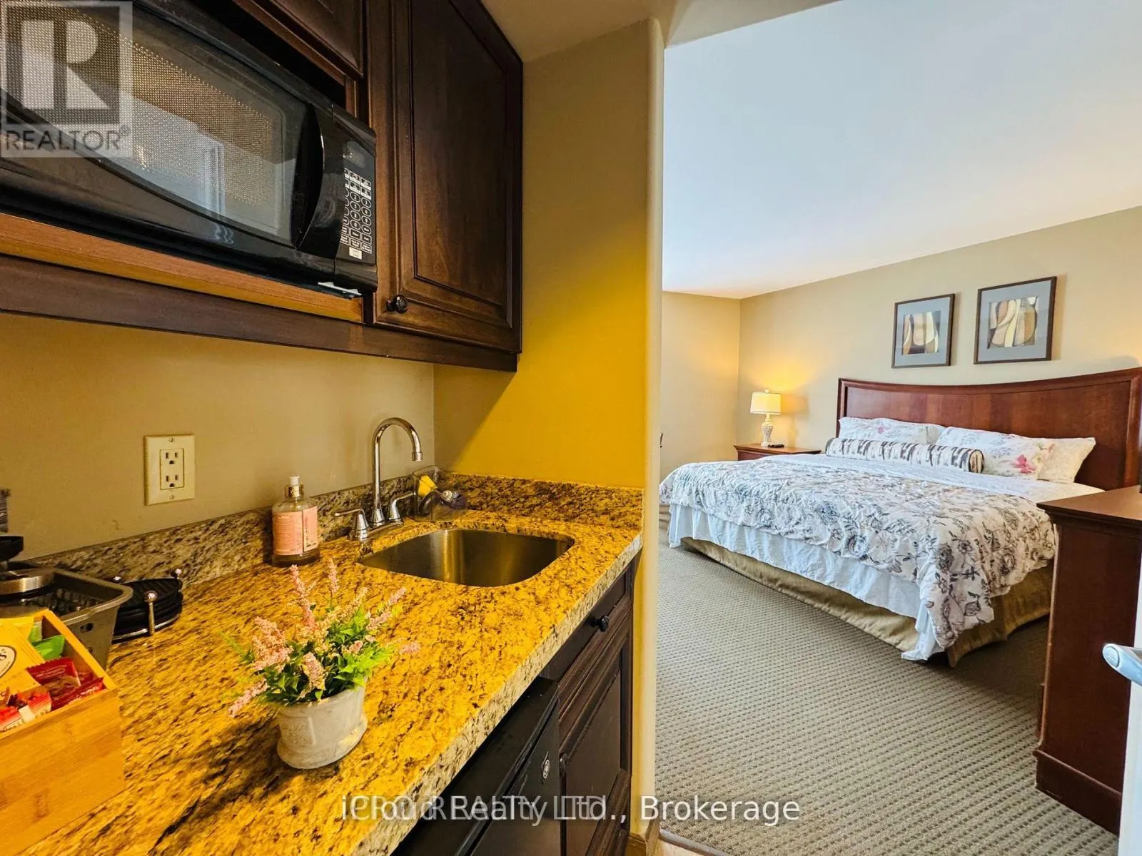 2076-77 - 90 HIGHLAND DRIVE