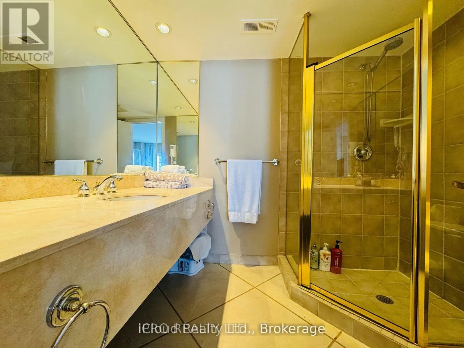 2076-77 - 90 HIGHLAND DRIVE