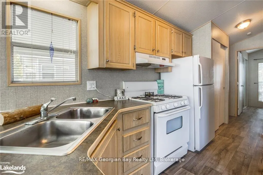46 LAKESHORE ROAD