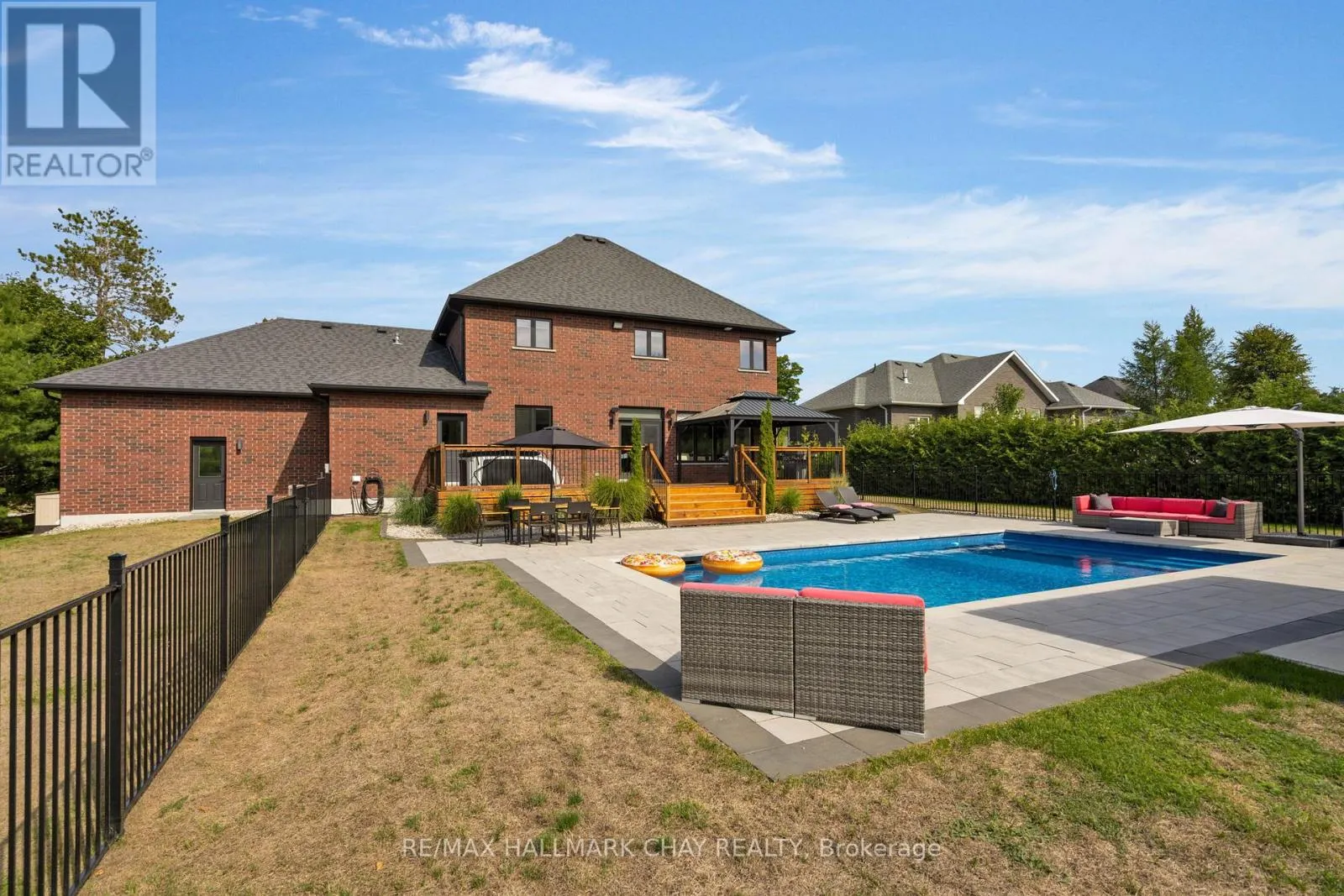 10 ROY HICKLING DRIVE