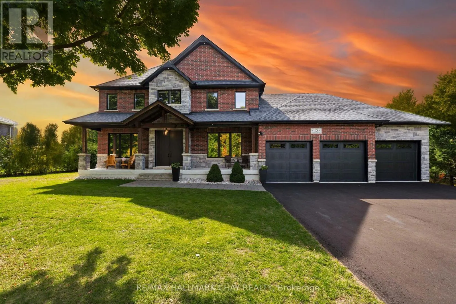 10 ROY HICKLING DRIVE